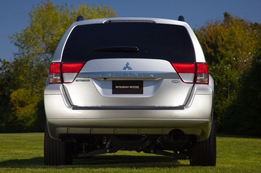  Mitsubishi Endeavor 2011 года  (фото 8 из 10)
